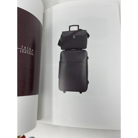 Louis Vuitton LV 2003 Color Catalogue Book - Picture 8 of 13